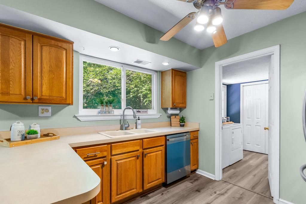 Image 11 of property listing at 14935 NASHUA LN, Bowie, MD 20716