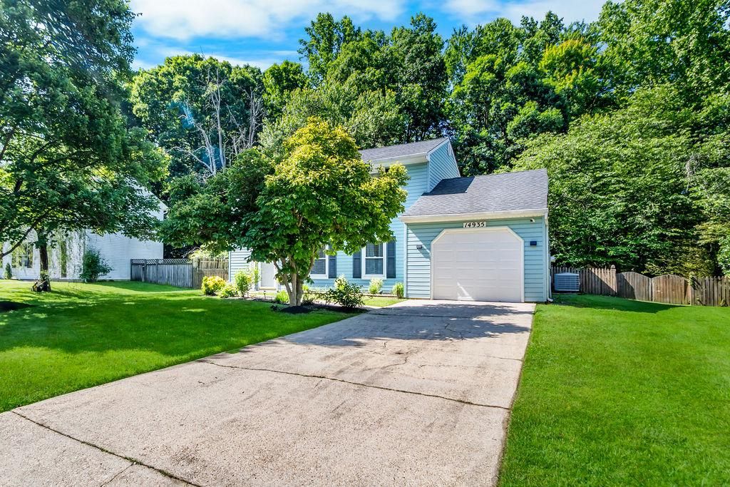Image 3 of property listing at 14935 NASHUA LN, Bowie, MD 20716