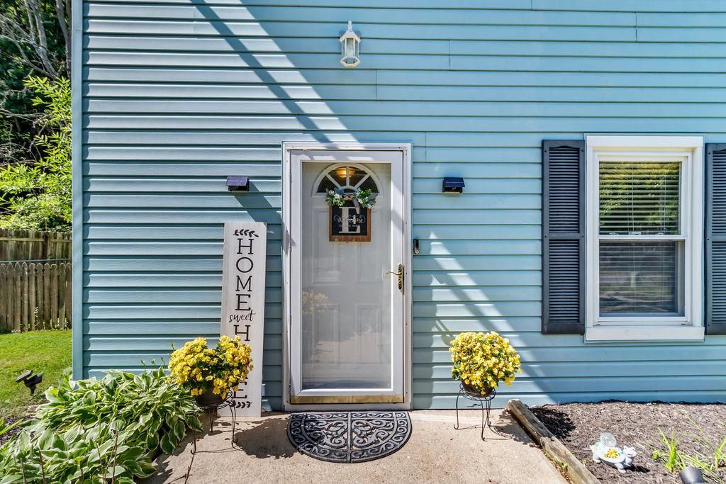 Image 4 of property listing at 14935 NASHUA LN, Bowie, MD 20716