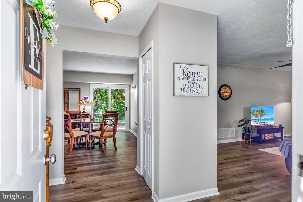 Image 5 of property listing at 14935 NASHUA LN, Bowie, MD 20716