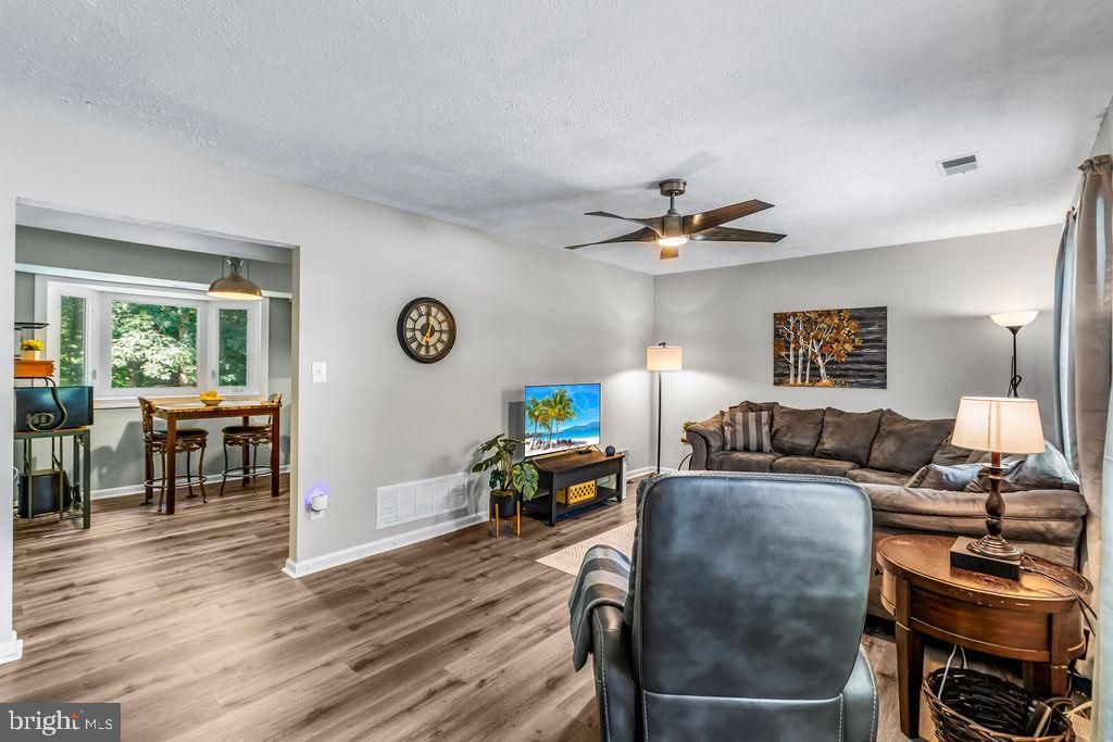 Image 6 of property listing at 14935 NASHUA LN, Bowie, MD 20716