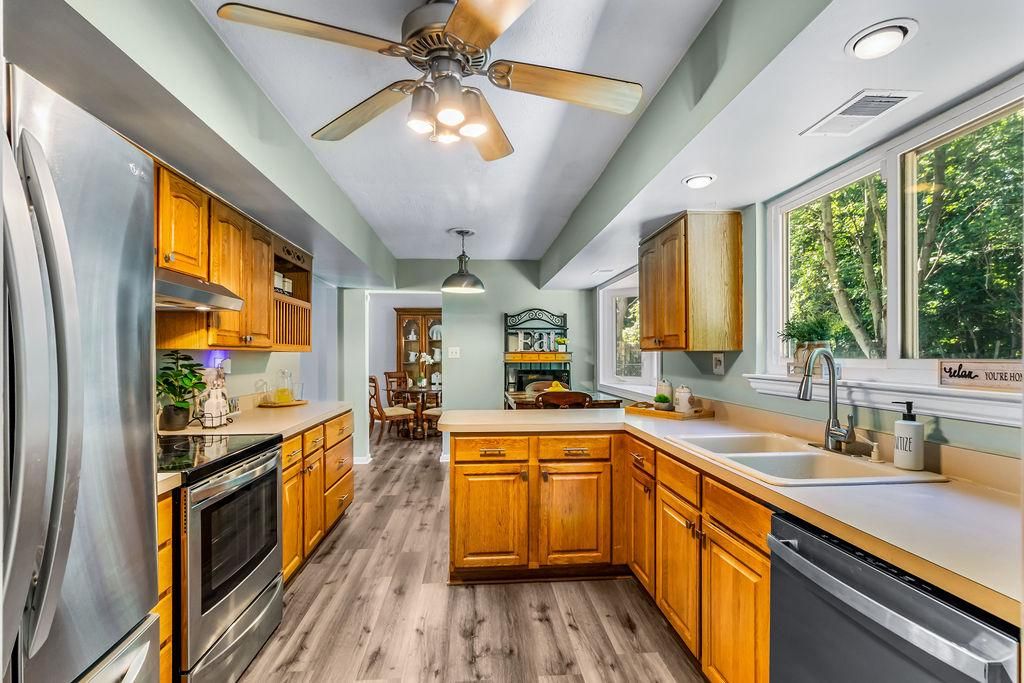 Image 9 of property listing at 14935 NASHUA LN, Bowie, MD 20716
