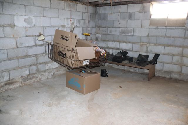 66 Lake Valley Drive, Seymour, MO 65746