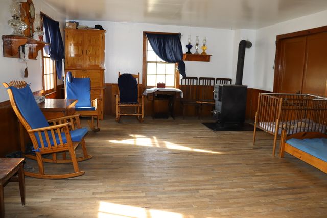 66 Lake Valley Drive, Seymour, MO 65746