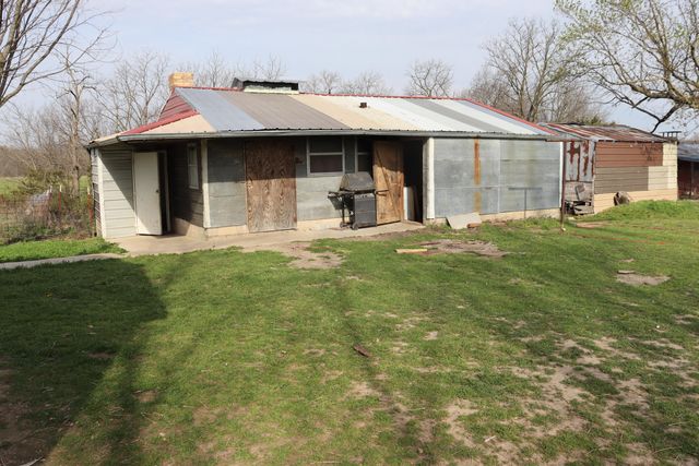 66 Lake Valley Drive, Seymour, MO 65746