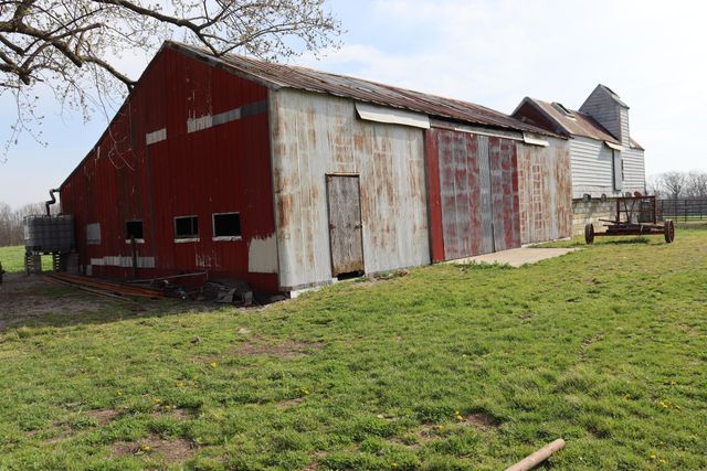 66 Lake Valley Drive, Seymour, MO 65746