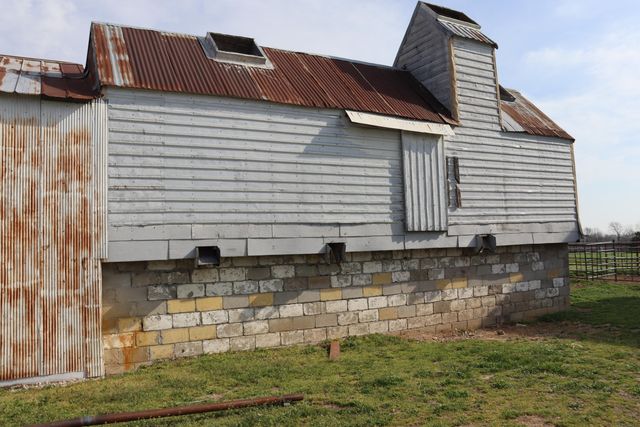 66 Lake Valley Drive, Seymour, MO 65746