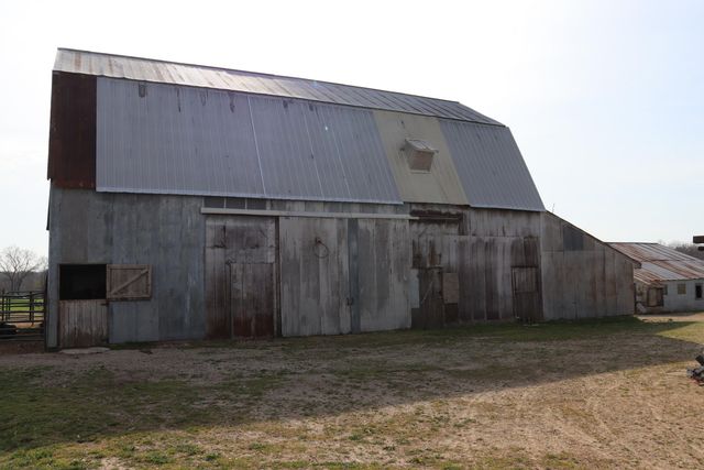 66 Lake Valley Drive, Seymour, MO 65746