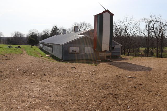 66 Lake Valley Drive, Seymour, MO 65746