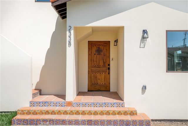 2338 S Cloverdale Avenue, Los Angeles, CA 90016