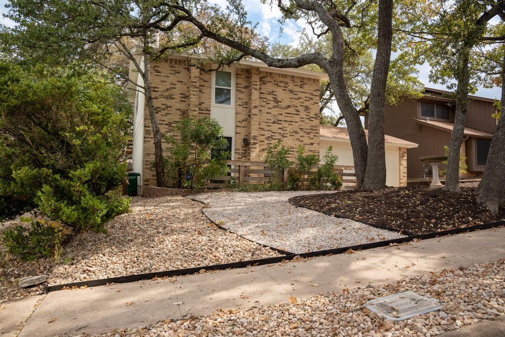 8301 Belclaire LN, Austin, TX 78748