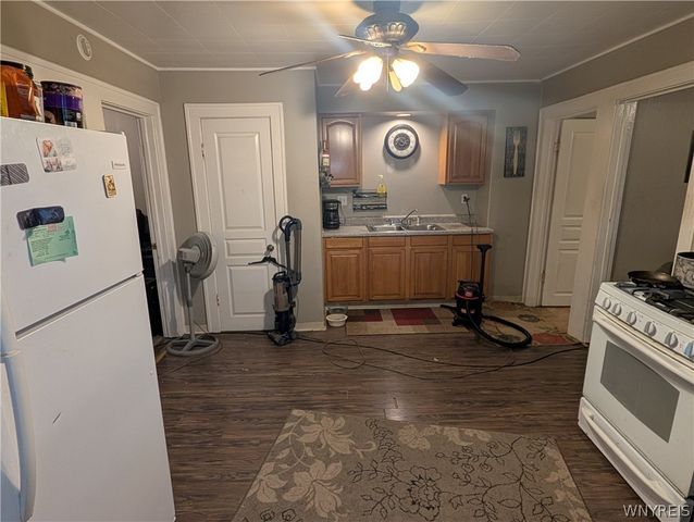 7 Cloyes Avenue, Lancaster, NY 14043
