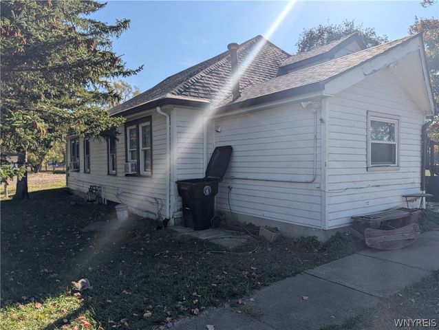 7 Cloyes Avenue, Lancaster, NY 14043