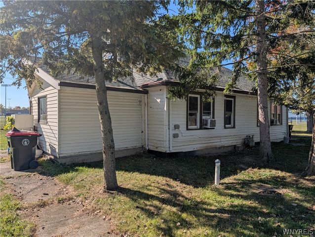 7 Cloyes Avenue, Lancaster, NY 14043