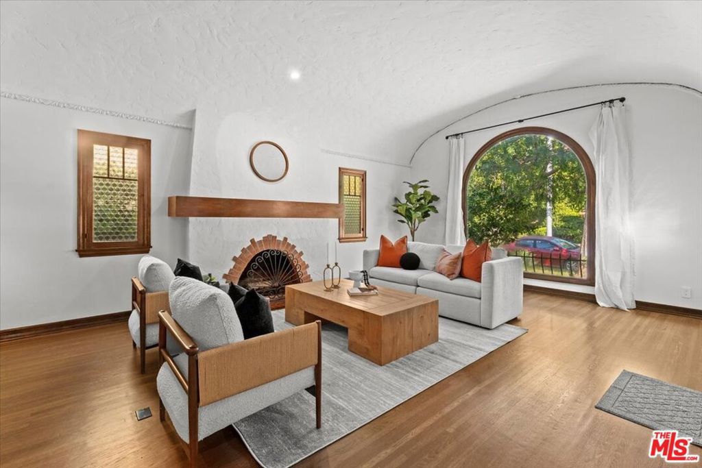 1159 S Sierra Bonita Avenue, Los Angeles, CA 90019