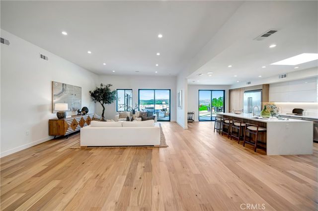 24247 Park Granada, Calabasas, CA 91302