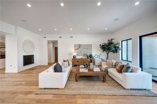 24247 Park Granada, Calabasas, CA 91302