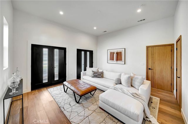 24247 Park Granada, Calabasas, CA 91302