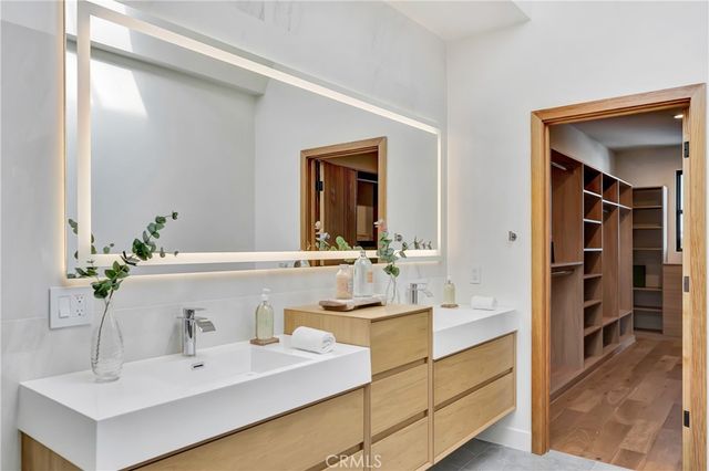 24247 Park Granada, Calabasas, CA 91302