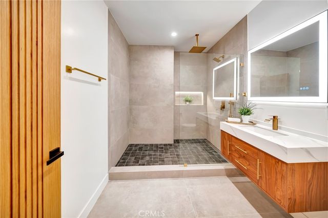 24247 Park Granada, Calabasas, CA 91302