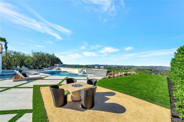 24247 Park Granada, Calabasas, CA 91302