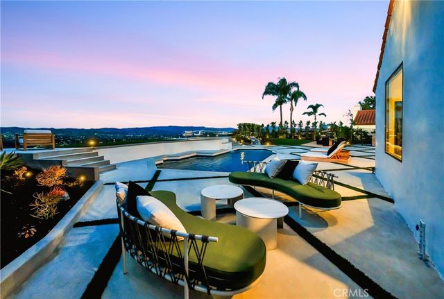 24247 Park Granada, Calabasas, CA 91302