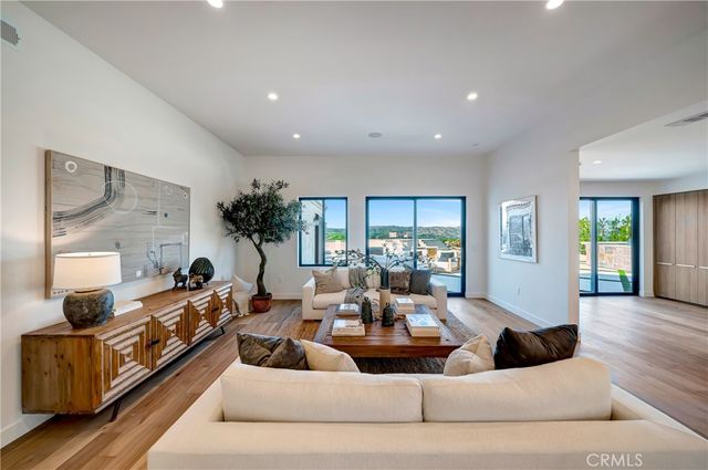 24247 Park Granada, Calabasas, CA 91302