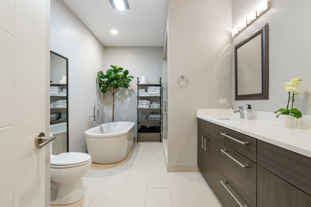 1536 W Walton Street 1, Chicago, IL 60642