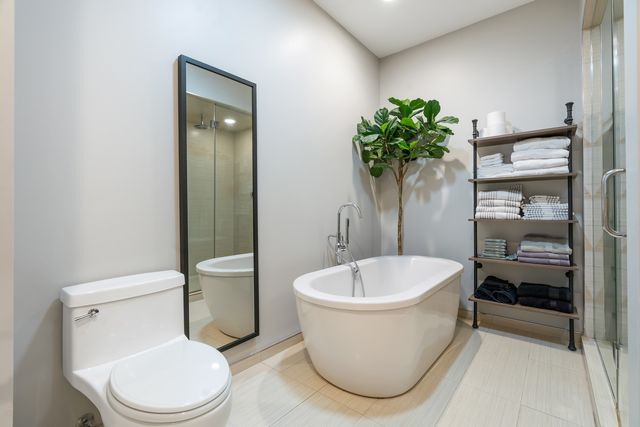 1536 W Walton Street 1, Chicago, IL 60642
