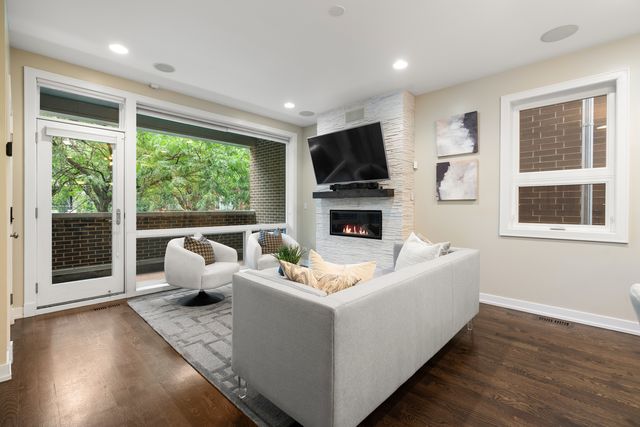 1536 W Walton Street 1, Chicago, IL 60642