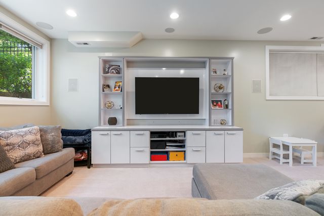 1536 W Walton Street 1, Chicago, IL 60642