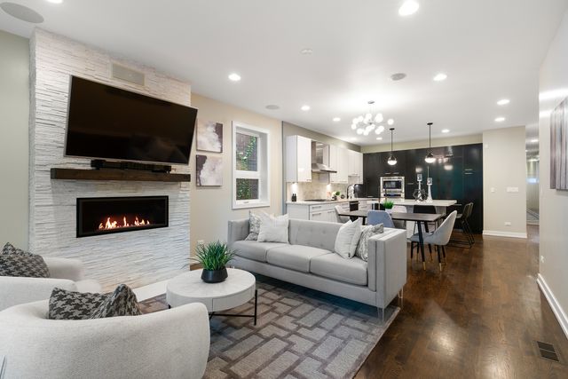 1536 W Walton Street 1, Chicago, IL 60642