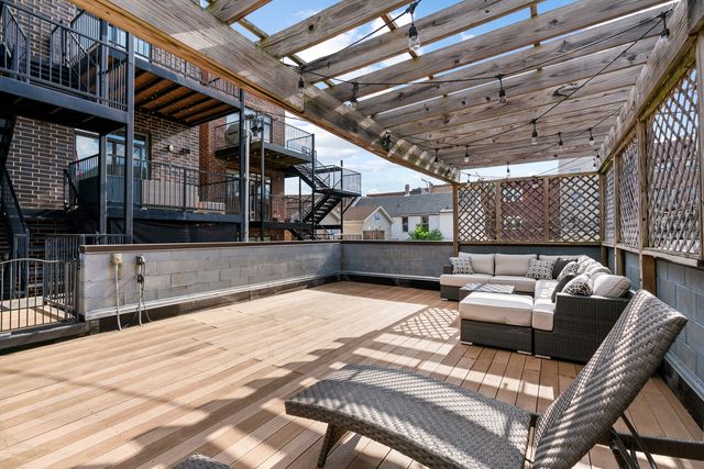 1536 W Walton Street 1, Chicago, IL 60642