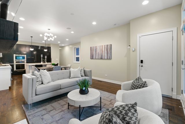 1536 W Walton Street 1, Chicago, IL 60642