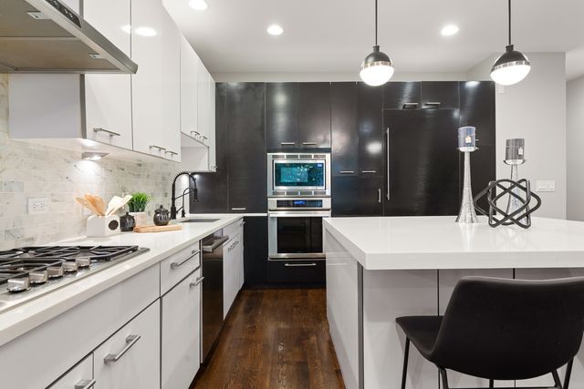 1536 W Walton Street 1, Chicago, IL 60642