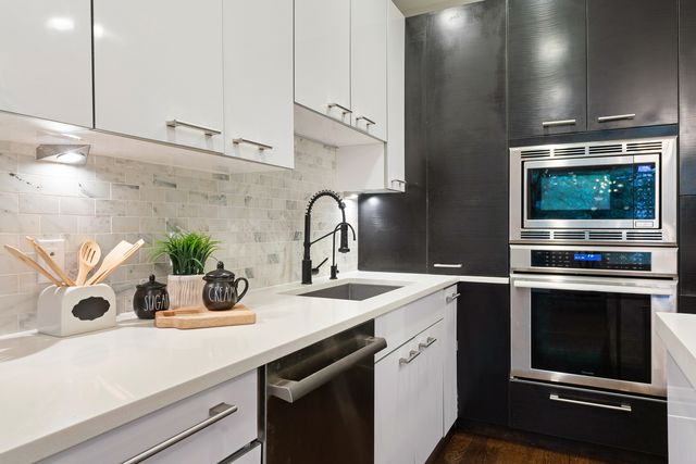 1536 W Walton Street 1, Chicago, IL 60642