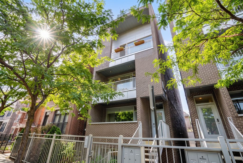 1536 W Walton Street 1, Chicago, IL 60642