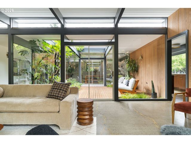 8500 Sw CECILIA Ter, Portland, OR 97223