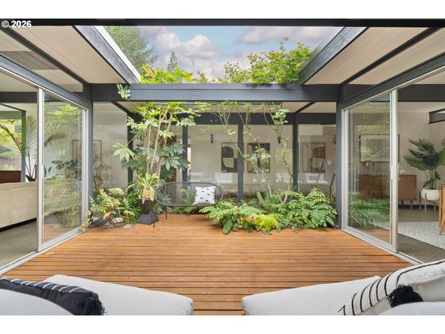8500 Sw CECILIA Ter, Portland, OR 97223