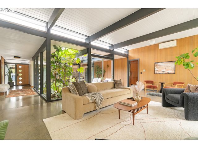 8500 Sw CECILIA Ter, Portland, OR 97223