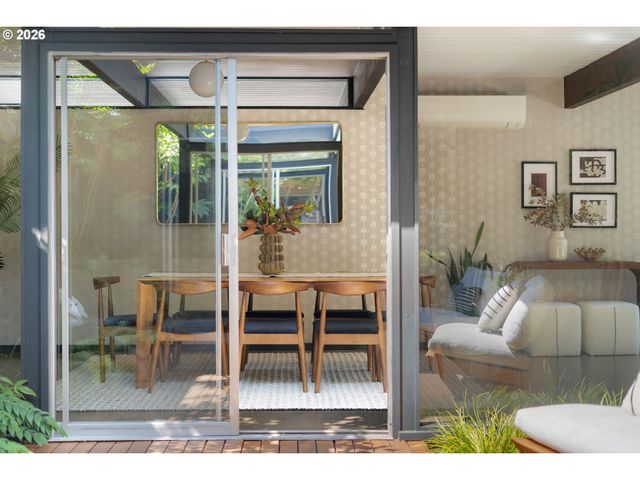 8500 Sw CECILIA Ter, Portland, OR 97223