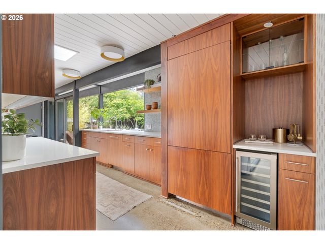 8500 Sw CECILIA Ter, Portland, OR 97223