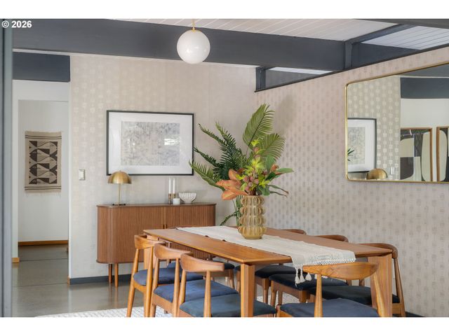 8500 Sw CECILIA Ter, Portland, OR 97223
