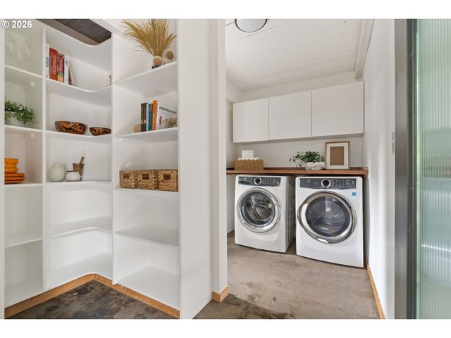 8500 Sw CECILIA Ter, Portland, OR 97223