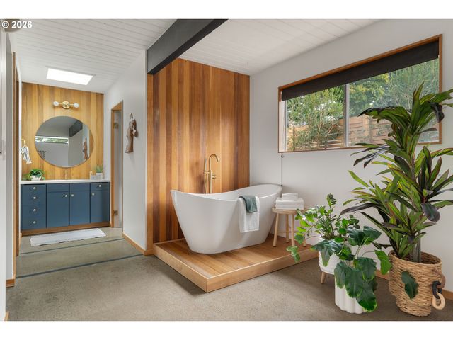 8500 Sw CECILIA Ter, Portland, OR 97223