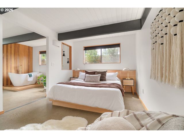 8500 Sw CECILIA Ter, Portland, OR 97223