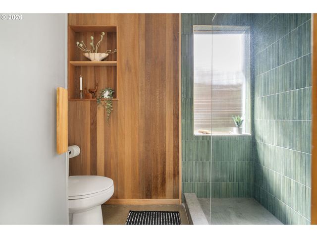 8500 Sw CECILIA Ter, Portland, OR 97223