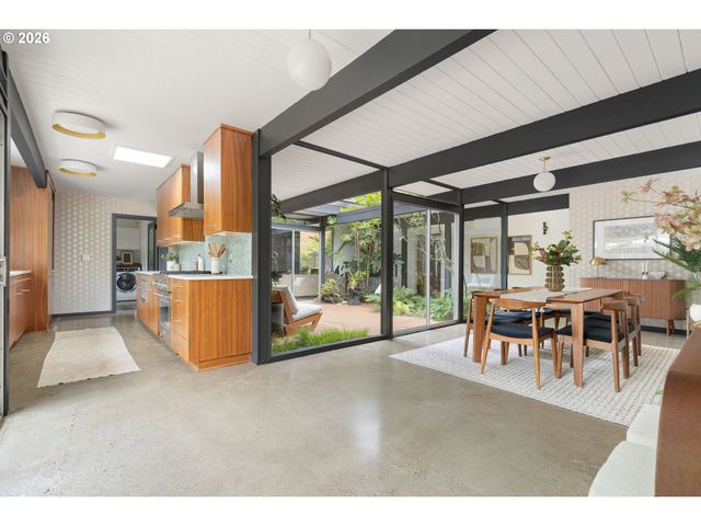 8500 Sw CECILIA Ter, Portland, OR 97223