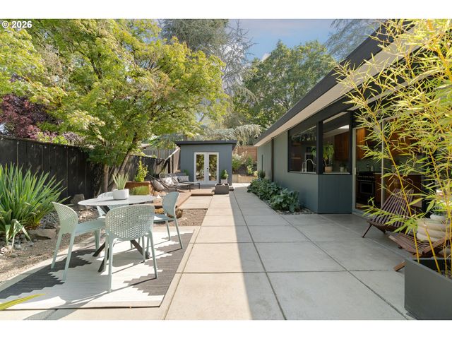 8500 Sw CECILIA Ter, Portland, OR 97223