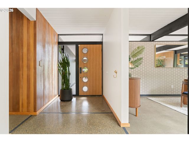 8500 Sw CECILIA Ter, Portland, OR 97223